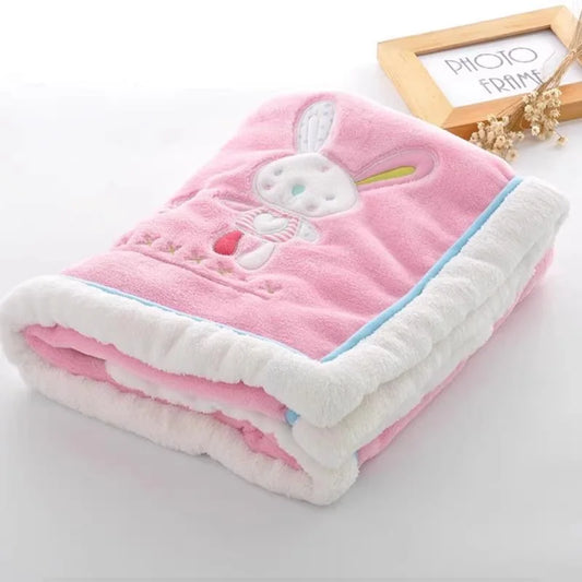 Couverture brodée pour nouveau-né rose blanc