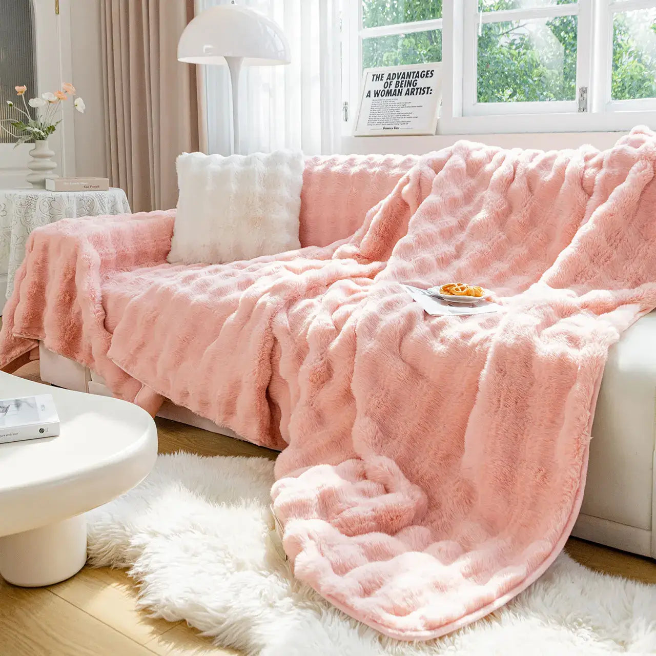 Image of Couverture canapé en Peluche rose style cosy – intérieur chaleureux