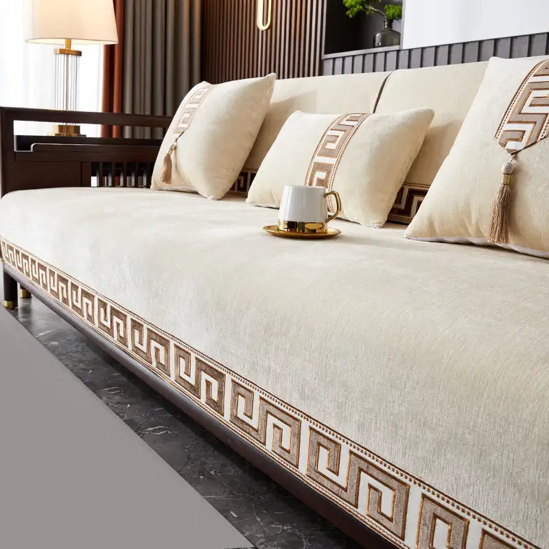 Image of Couverture canapé à rayures beige design – plaid décoratif et confortable