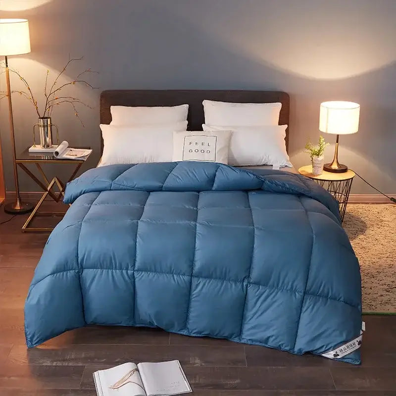 Image of Couverture de lit en duvet bleu – chauffage naturel et style cosy