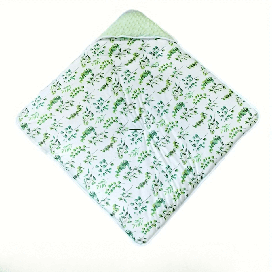 Image of Couverture emmaillotage bébé réversible avec motif de feuilles vertes, douce et confortable pour bébé.