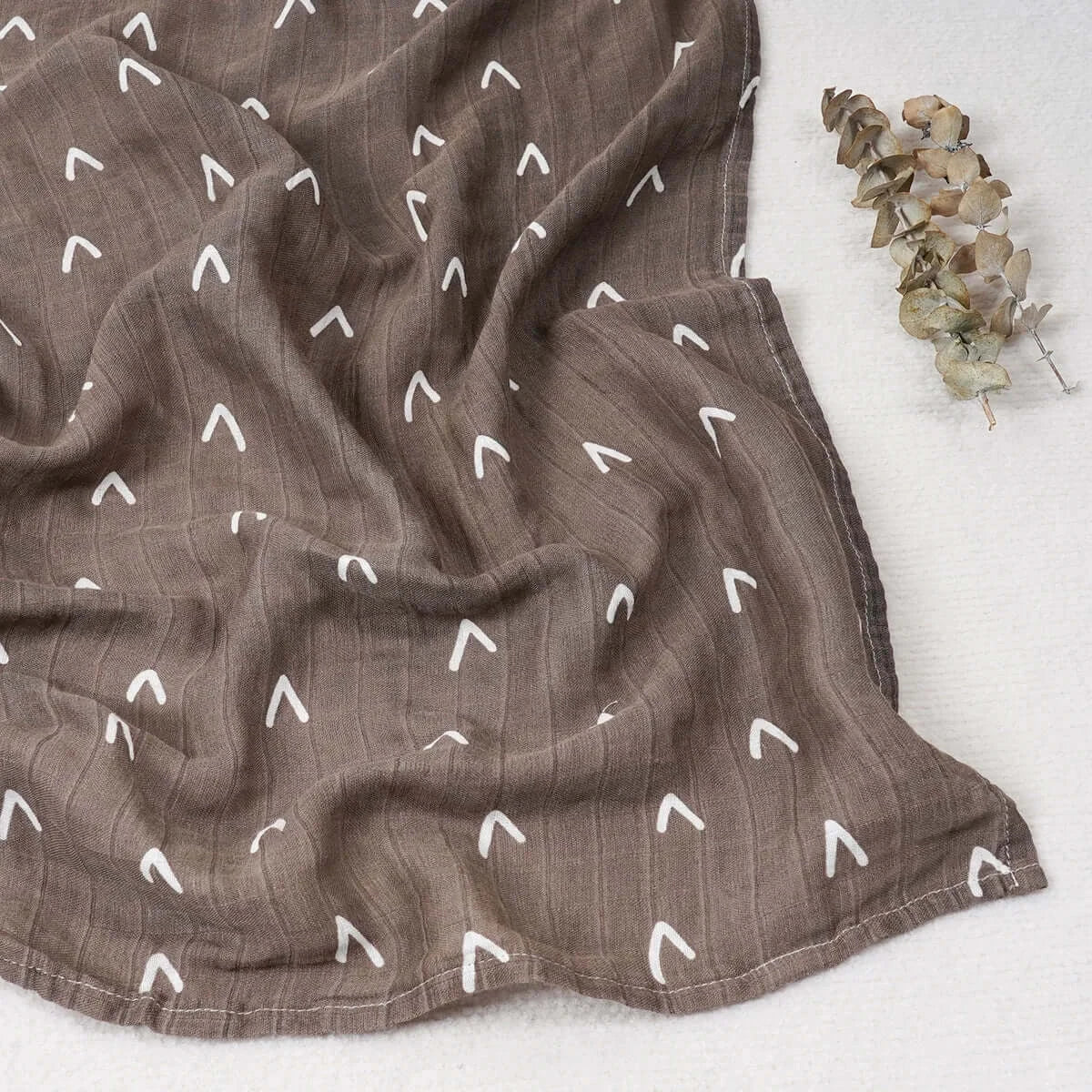 Image of Couverture en gaze de coton marron foncé