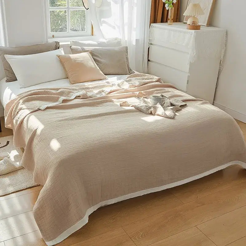 Image of Couverture en mousseline de coton beige– élégance chambre
