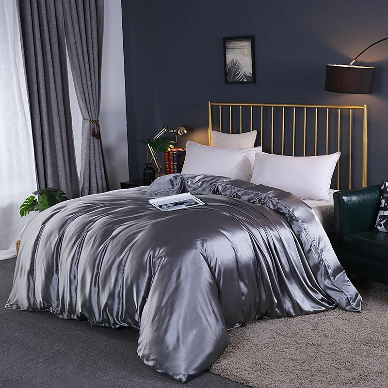 Couverture en satin gris