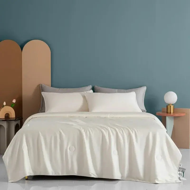 Image of Couverture en soie pour l'été blanc