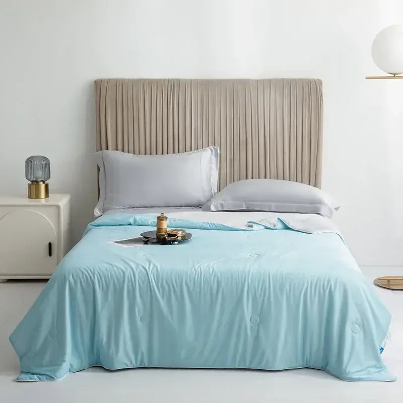 Image of Couverture en soie pour l'été bleu ciel 4