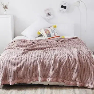 Image of Couverture gaufrée en coton rose foncé cosy pour lit double – texture douce