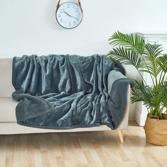 Couverture lit en shaggy gris