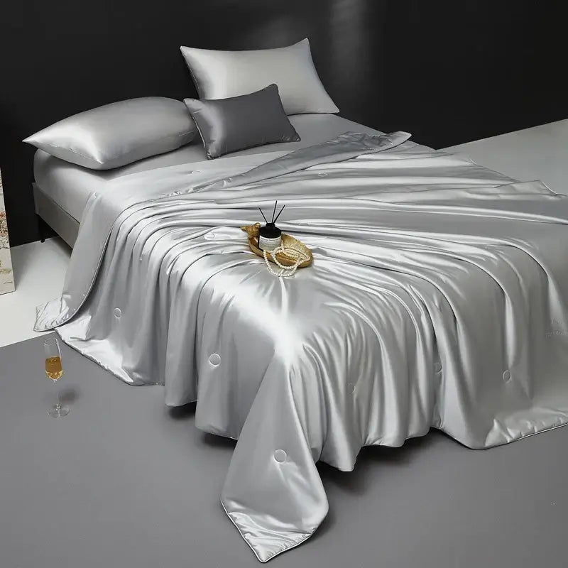 Image of Couverture lit en soie silver