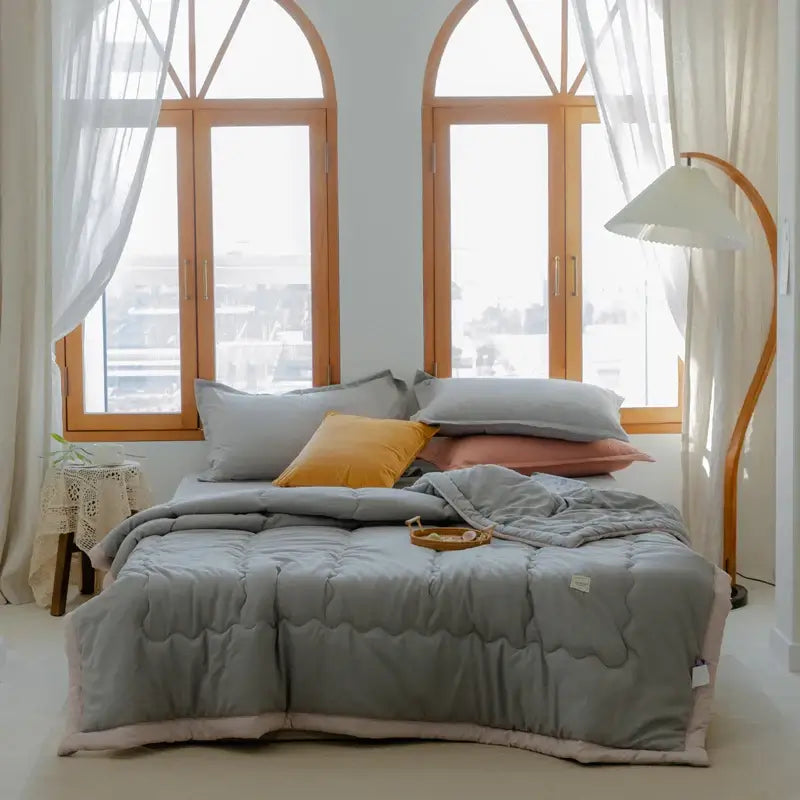 Couverture lit matelassé pour l'été gris